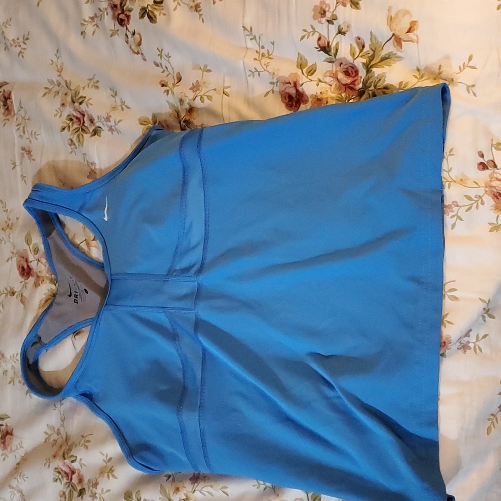 Nike work out top size L
